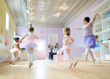 Про балетную школу. Балетный класс. Школа балета внутри. Сана школа балета. Школа балета для детей.